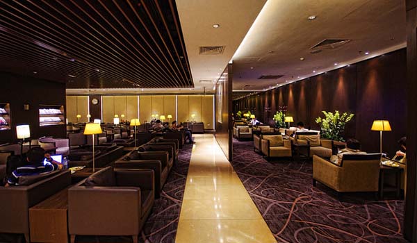 ビジネスクラス用の保安検査優先レーン