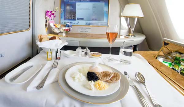 ビジネスクラスの食事