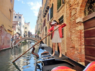 お客様撮影　ベネチアでゴンドラ漕ぎ