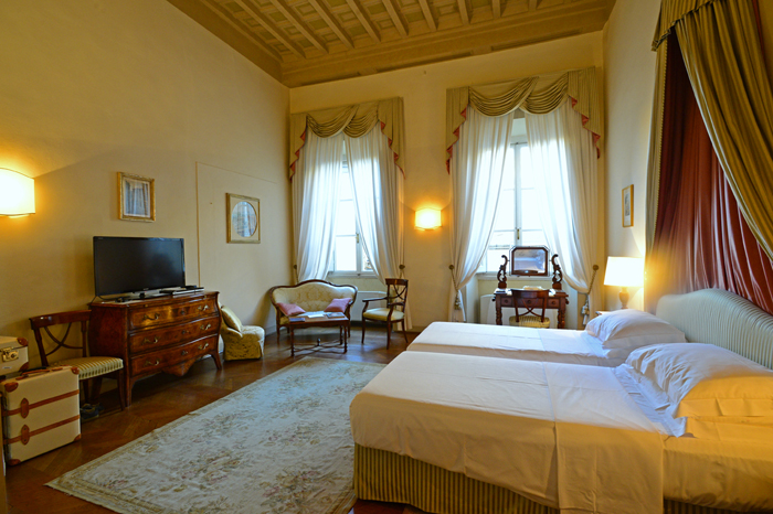 お客様撮影　フィレンツェ・パラッツォニコリーニ・スイートルームの寝室