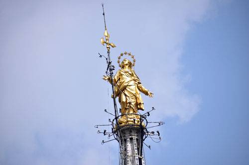ミラノ大聖堂屋上の尖塔