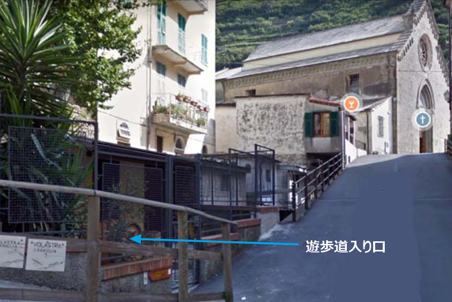 ブドウ園の遊歩道入り口