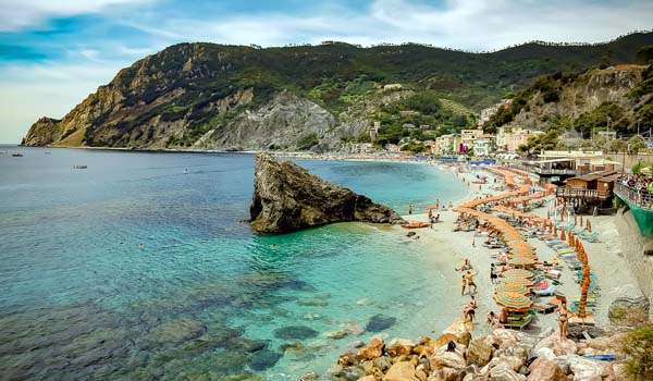 モンテロッソ・アル・マーレのビーチ