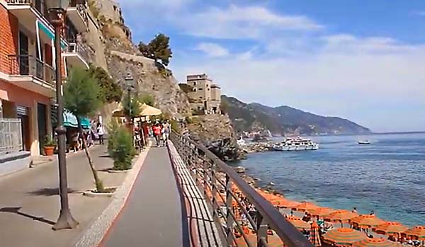 モンテロッソ・アル・マーレの遊歩道