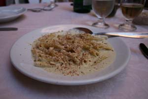 イタリアレストラン　アーモンドのパスタ