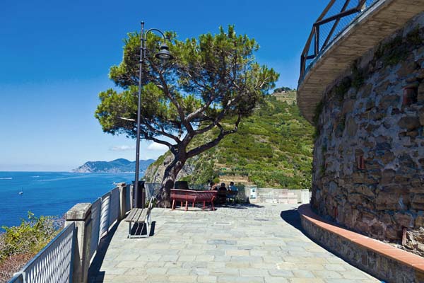 リオマッジョーレ高台の遊歩道